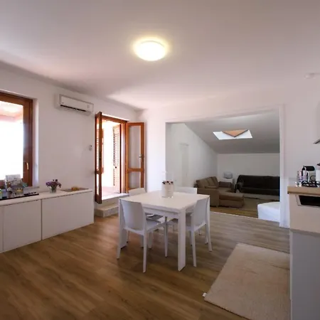 Scudaniglio Apartment *